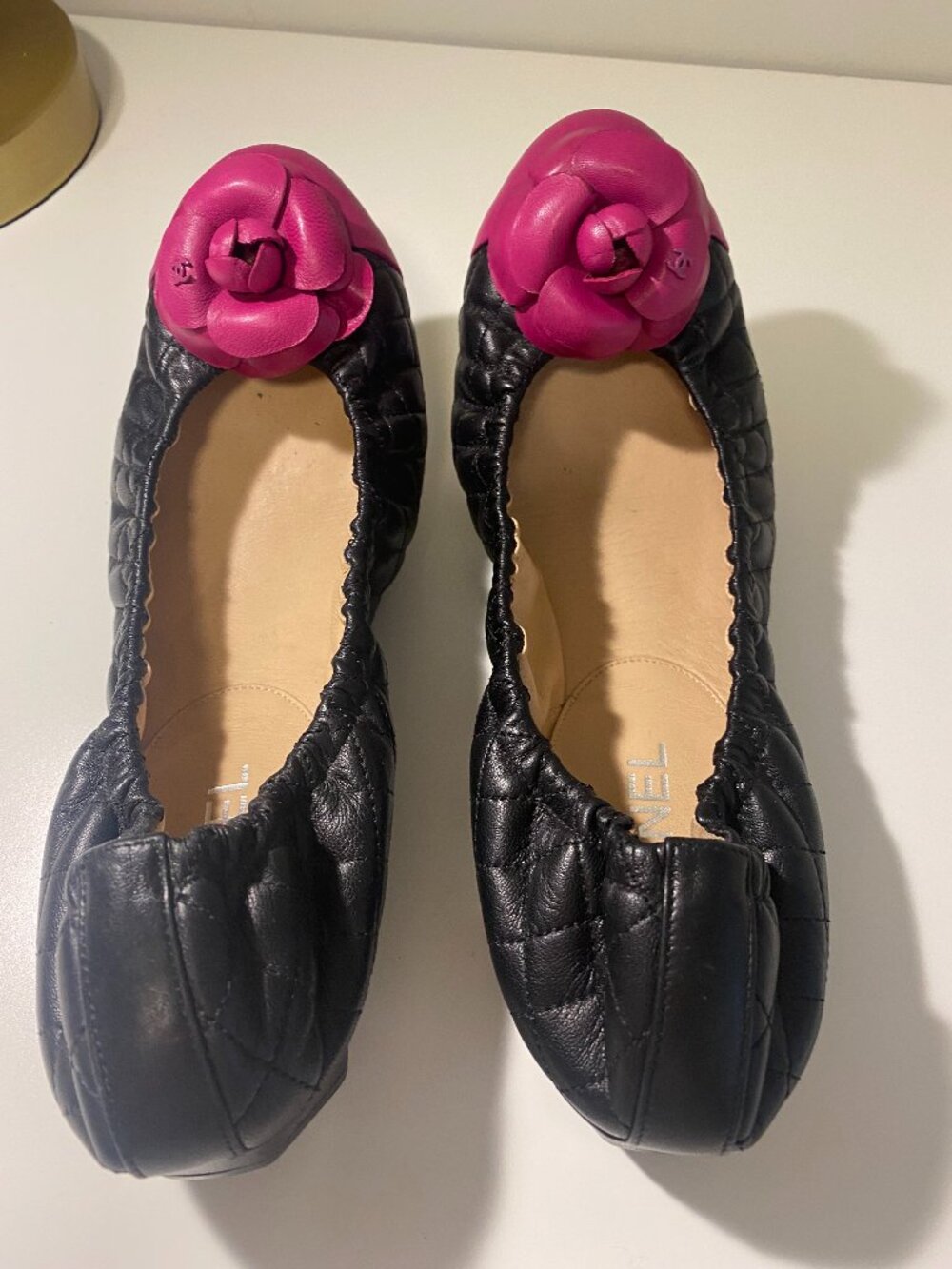 CHANEL Black authentic leather Flats with Hot Pink Camellia Appliqué size 7.5 - Picture 15 of 16